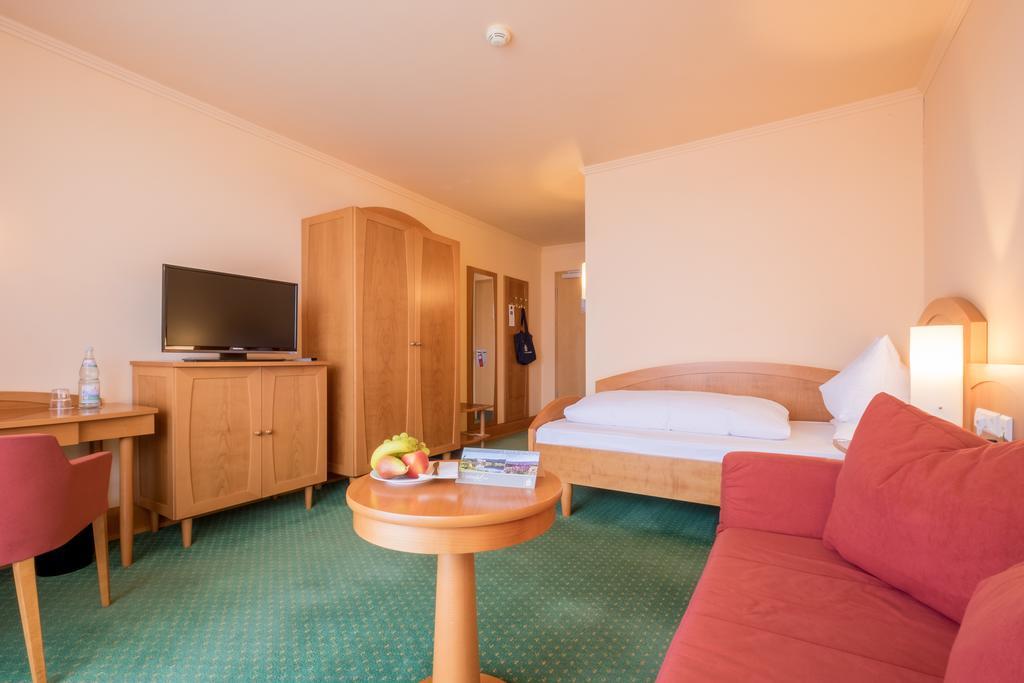 Gesundheitshotel Weissenstadt Am See Exterior photo